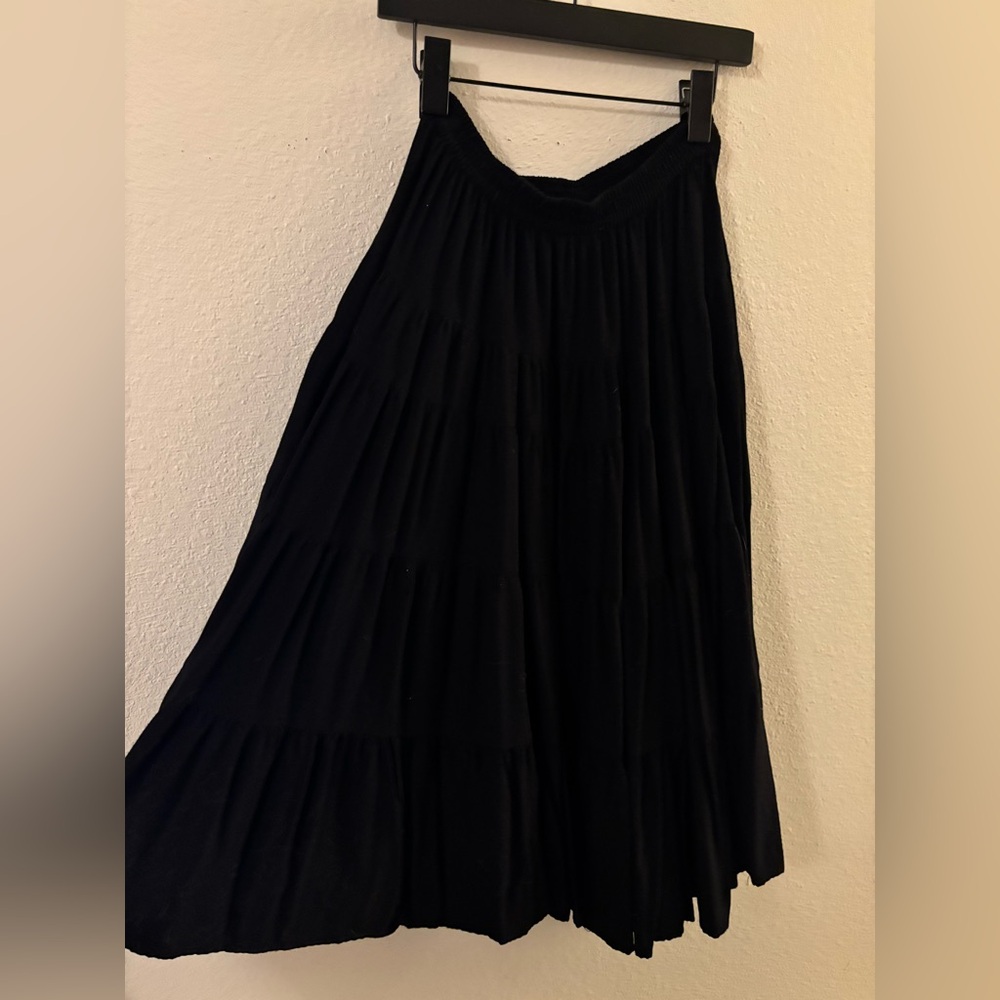 Black tiered midi skirt